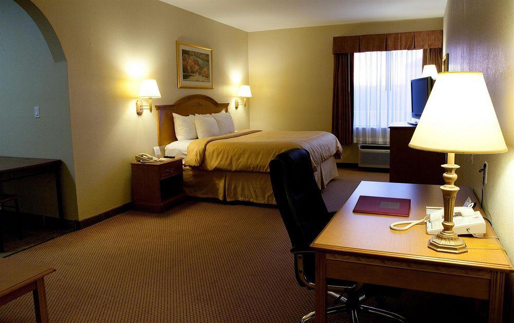 Comfort Suites Tyler South Номер фото