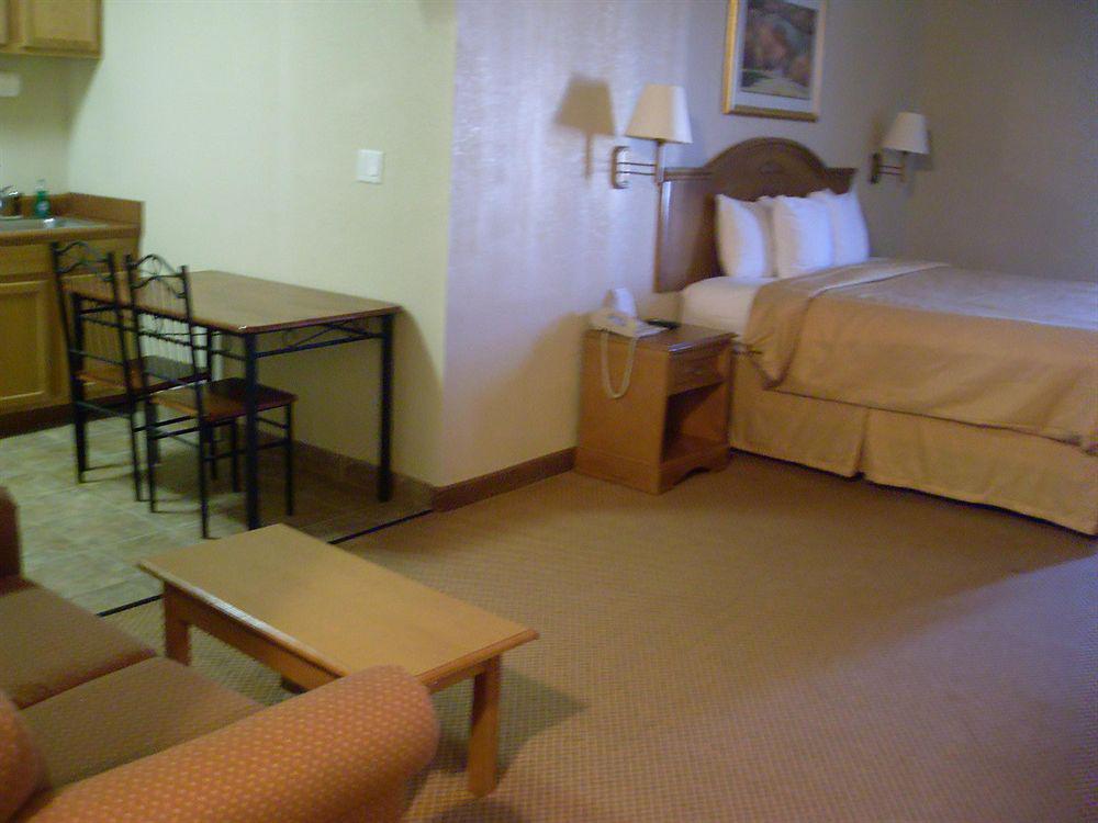 Comfort Suites Tyler South Номер фото